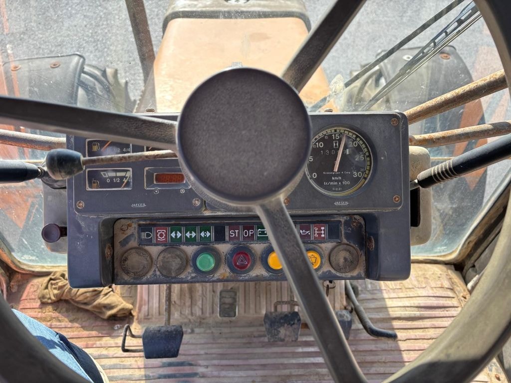 Tracteur RENAULT 103-14 - photo slide 23