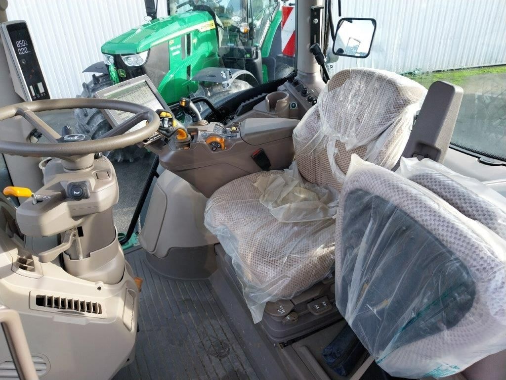 Tracteur JOHN DEERE 6R215 - photo slide 8