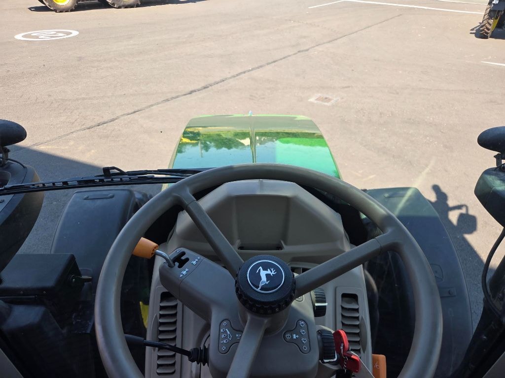Tracteur chargeur JOHN DEERE 6100M - photo slide 19