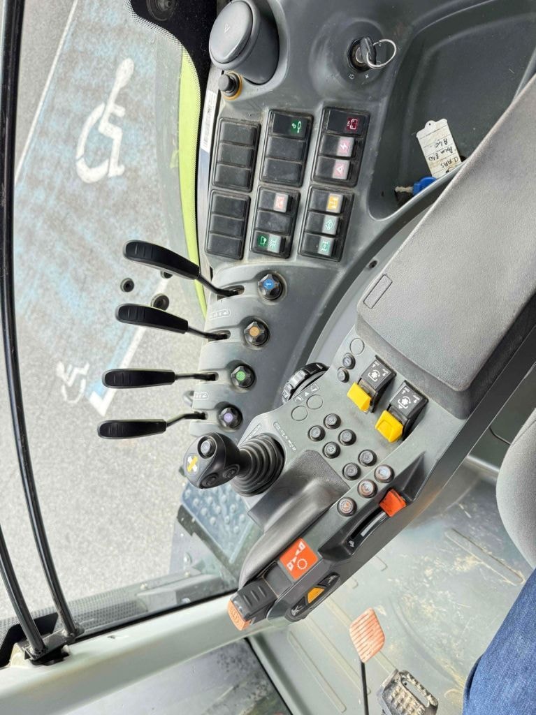 Tracteur CLAAS AXION 810 T4F CIS - photo slide 14