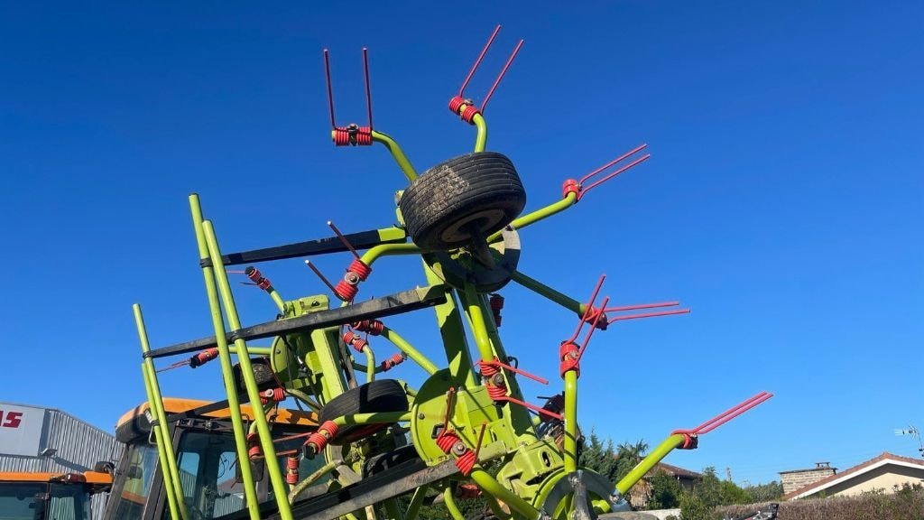 Faneuse CLAAS VOLTO 900 T - photo slide 5