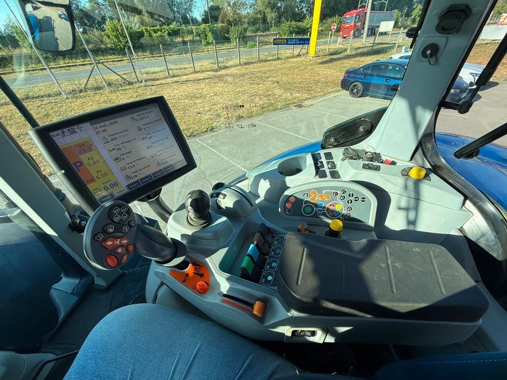 Tracteur NEW HOLLAND T7.275 HD - photo slide 18