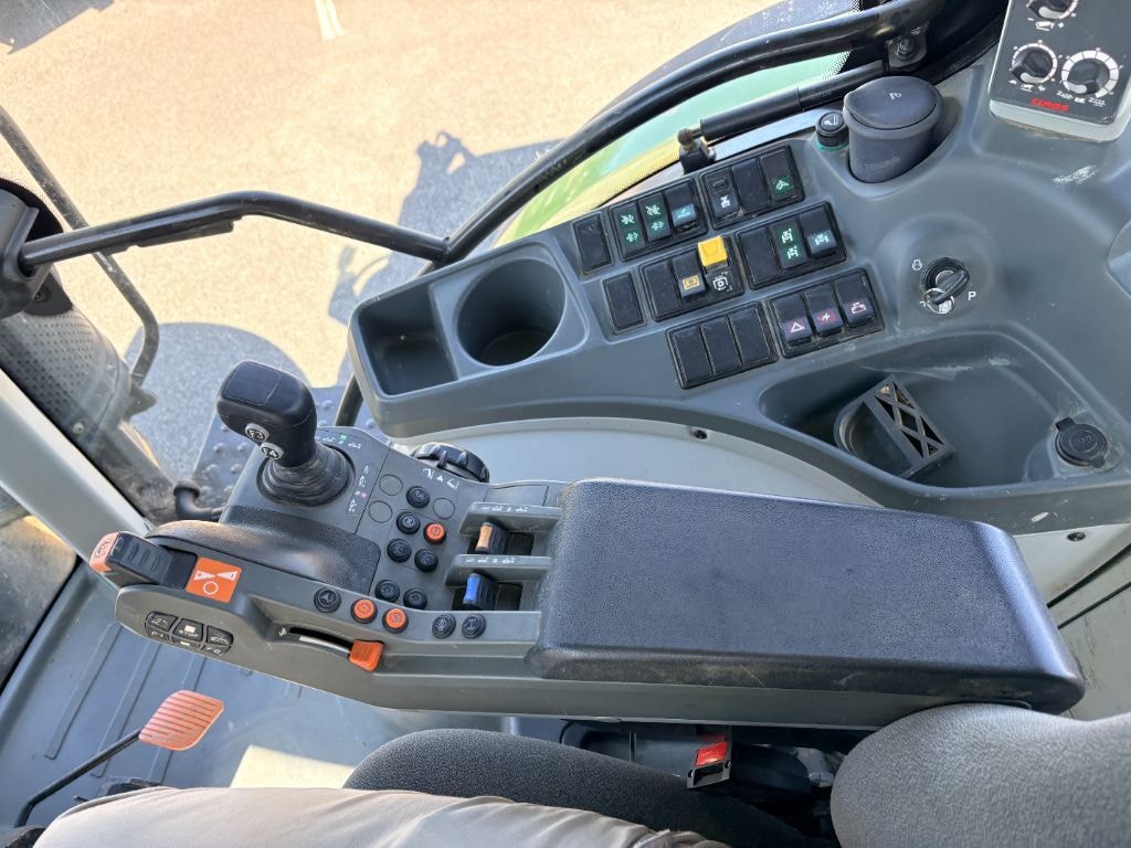 Tracteur CLAAS ARION 550 CIS+ - photo slide 13
