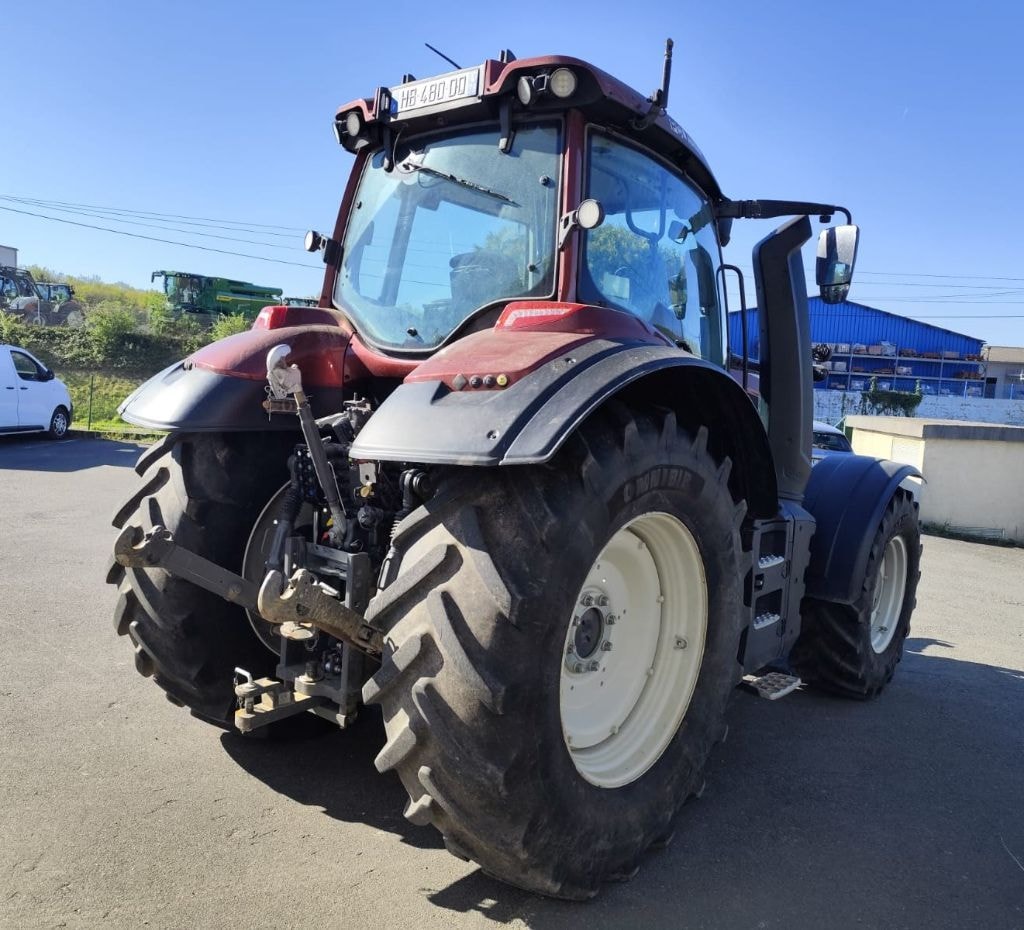 Tracteur VALTRA T145 - photo slide 4