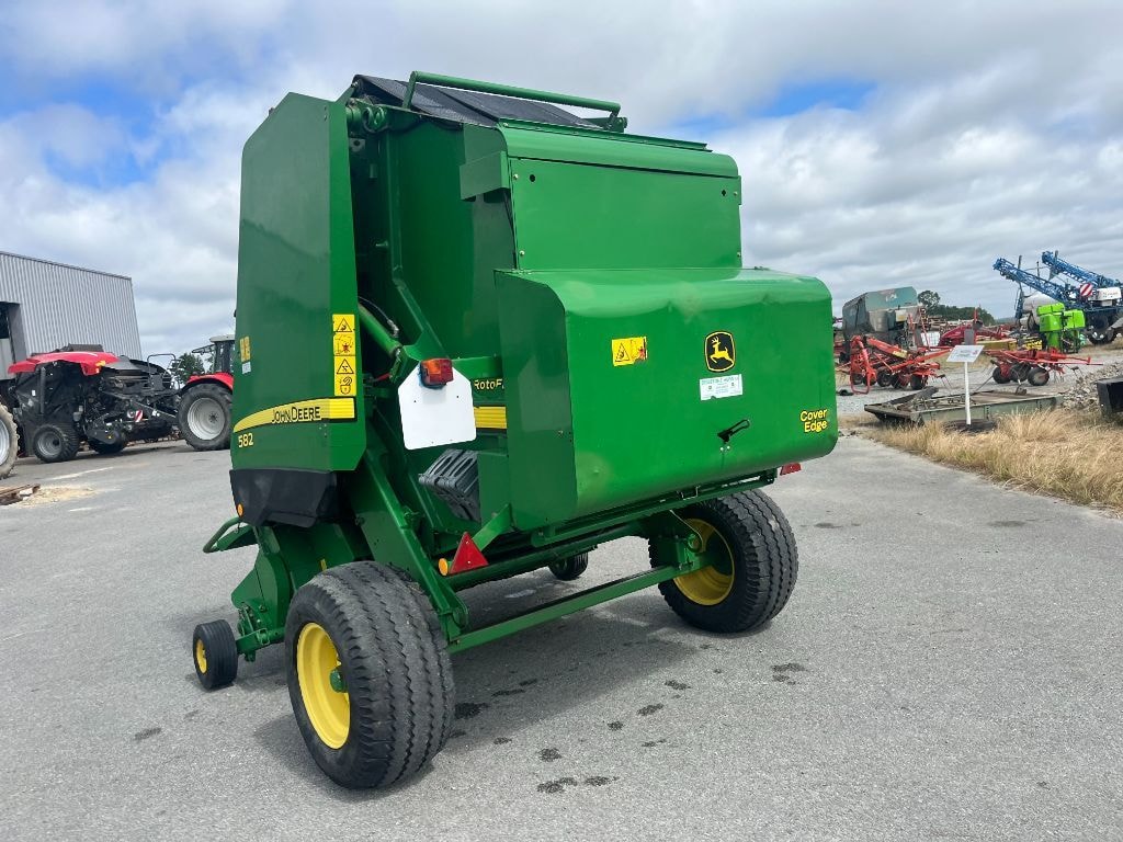 Presse balles rondes JOHN DEERE 582 - photo slide 9