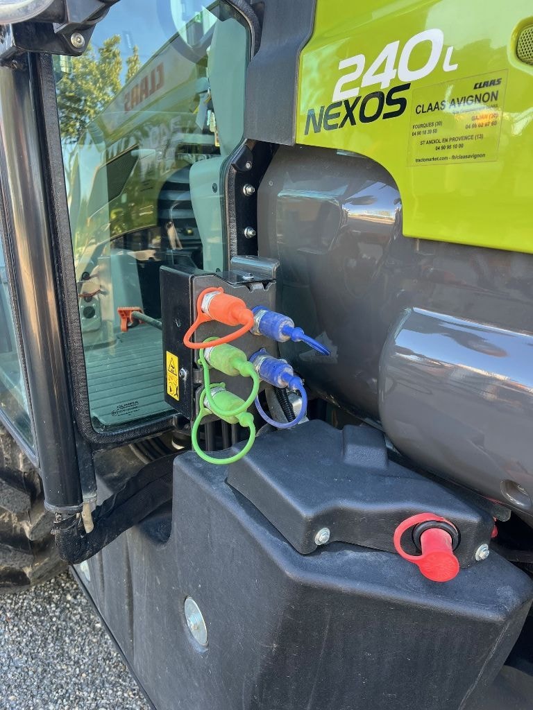 Tracteur CLAAS Nexos 240  L - photo slide 10