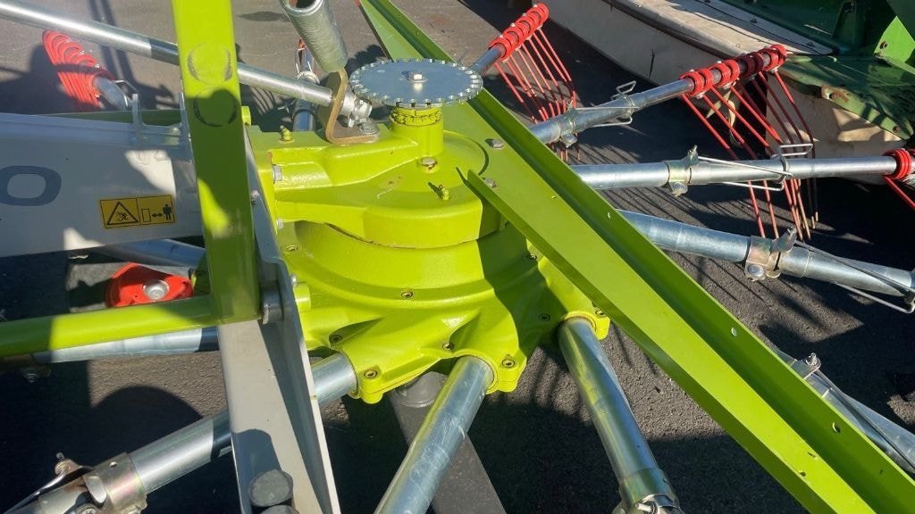 Andaineur CLAAS LINER 420 - photo slide 3