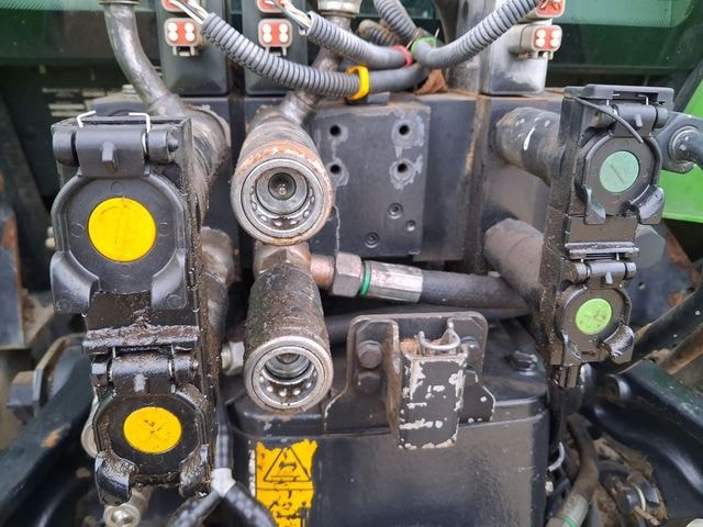 Tracteur DEUTZ FAHR 5110 TTV - photo slide 7