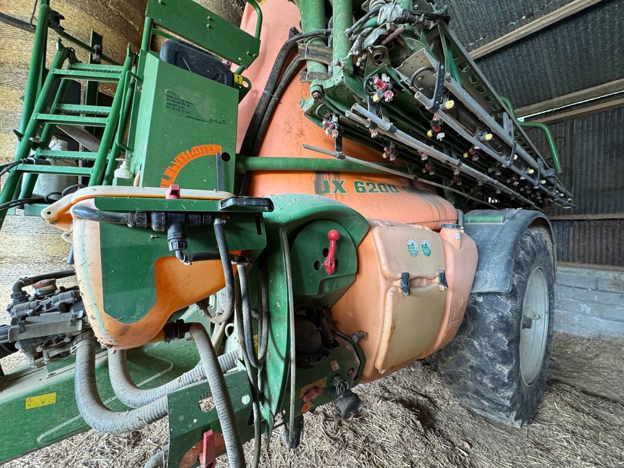 Pulverisateur AMAZONE UX 6200 - photo slide 4