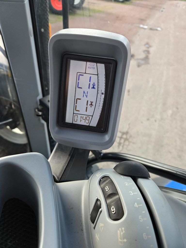 Tracteur NEW HOLLAND T6.145 DC - photo slide 12