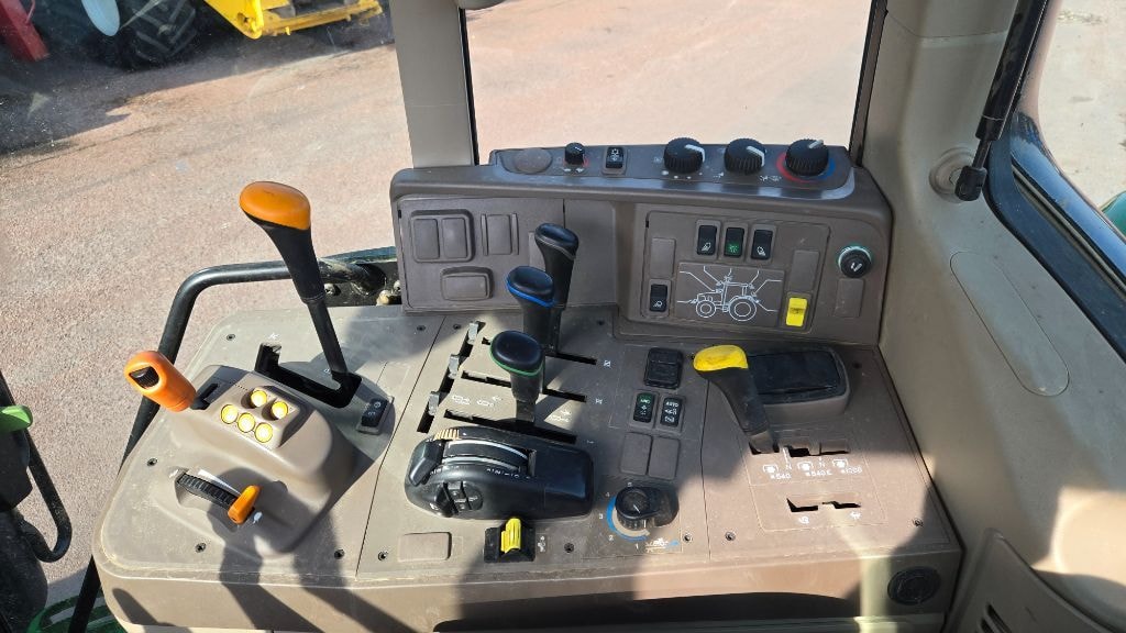 Tracteur JOHN DEERE 6135M - photo slide 8