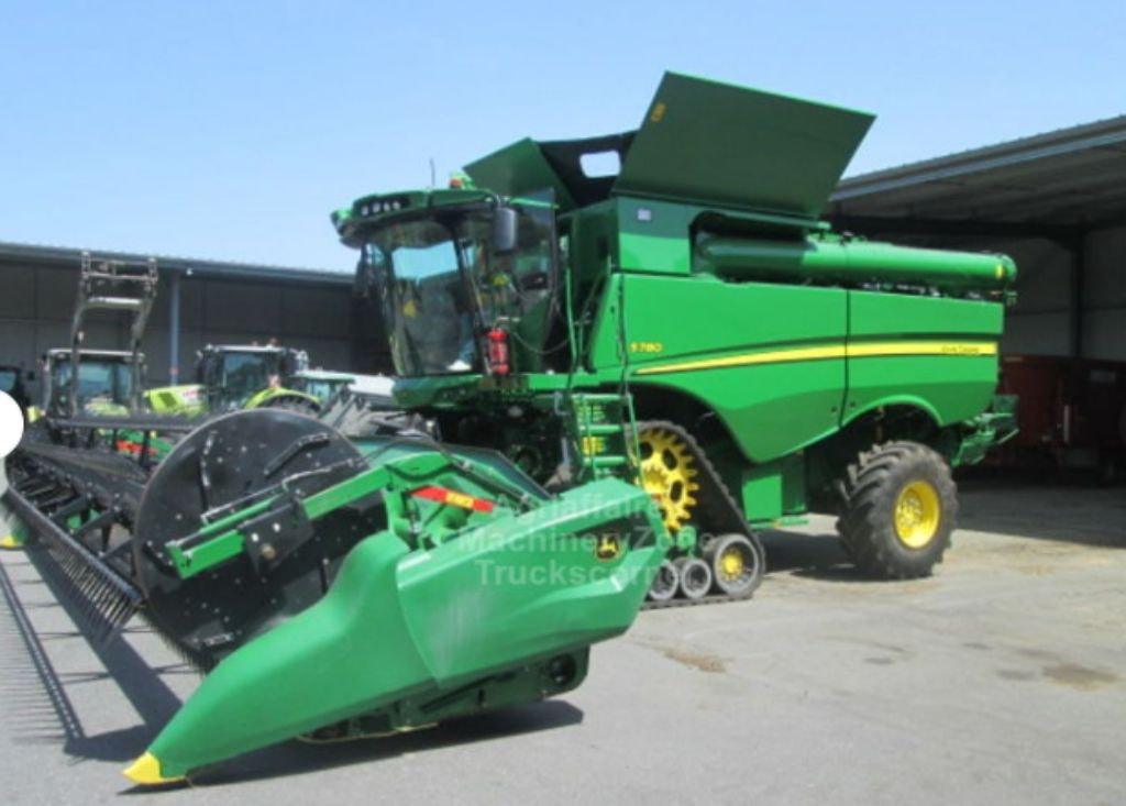 Moissonneuse JOHN DEERE S780 - photo slide 1