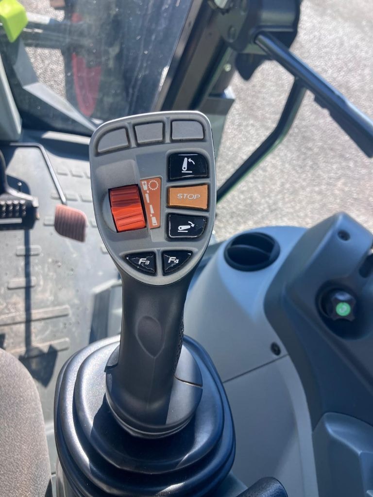 Tracteur CLAAS ARION 420 - photo slide 16