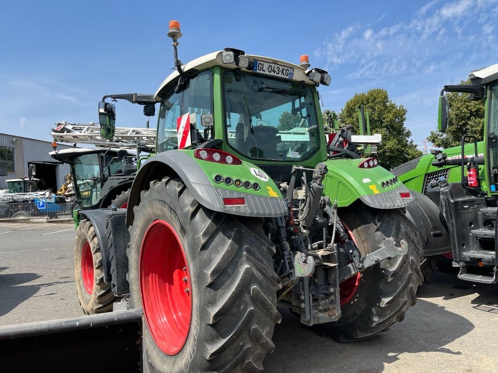 Tracteur FENDT 724 POWER + - photo slide 8