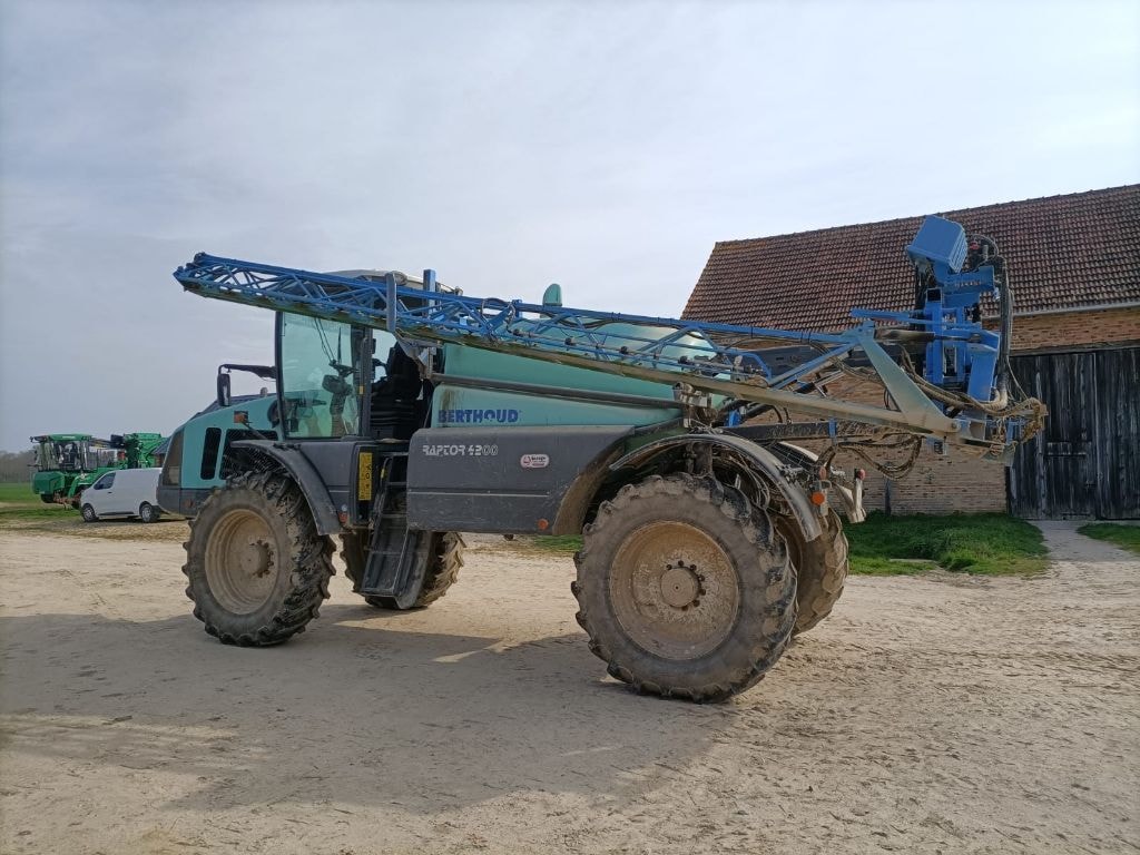 Pulverisateur automoteur BERTHOUD Raptor 4200 - photo slide 12