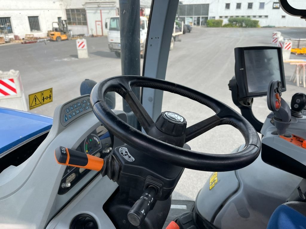 Tracteur NEW HOLLAND T7.225 - photo slide 12