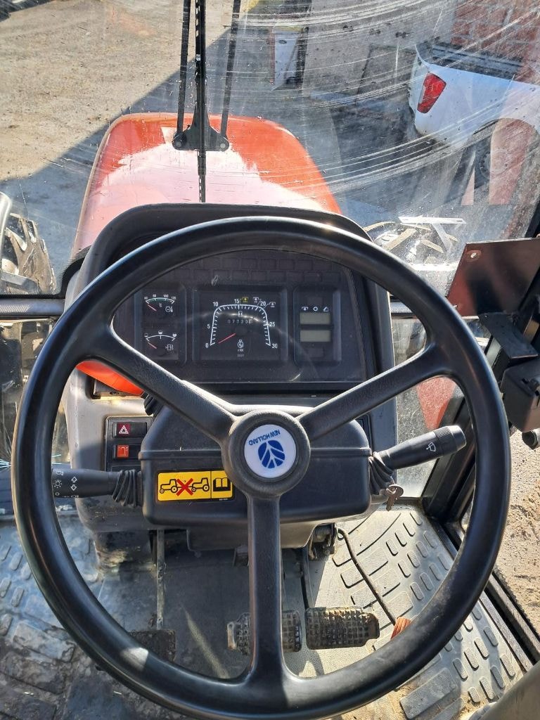 Tracteur NEW HOLLAND M135 - photo slide 3