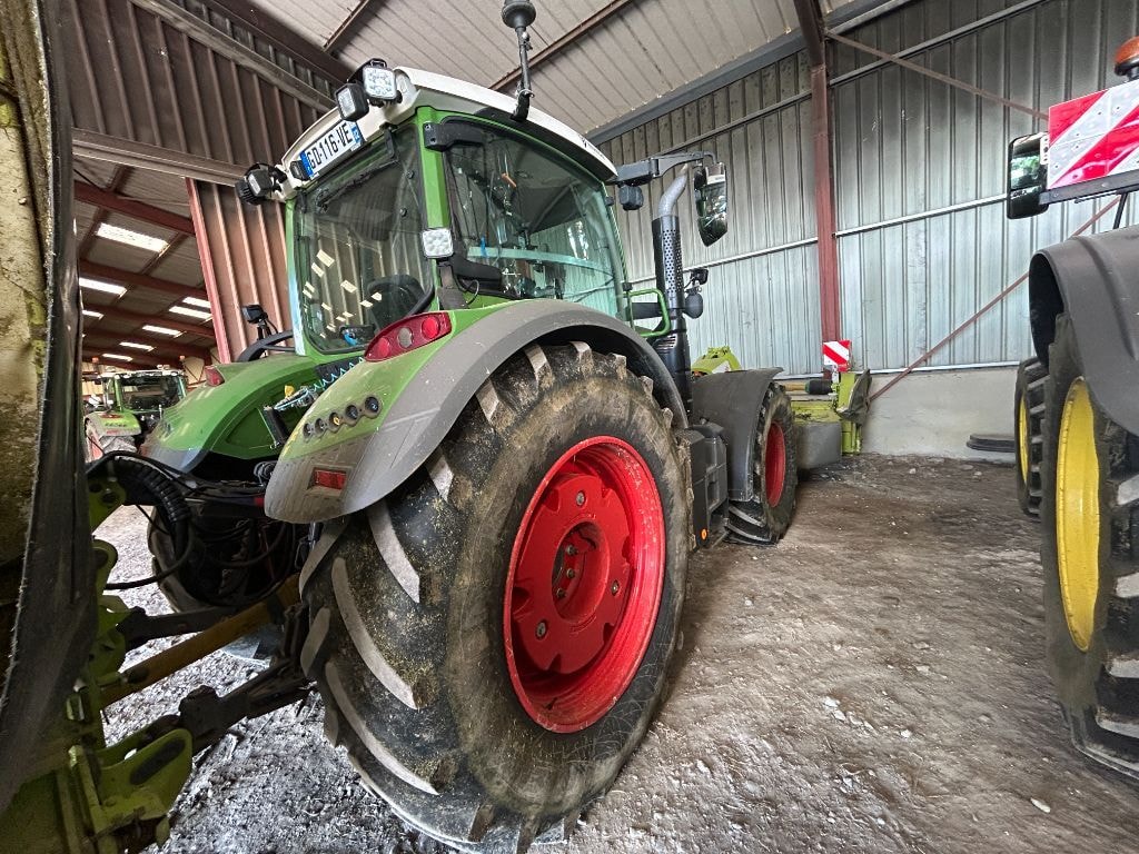 Tracteur FENDT 724 VARIO POWER + - photo slide 21