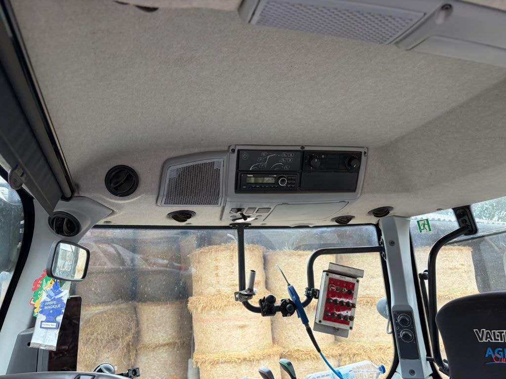 Tracteur VALTRA T175eA - photo slide 7