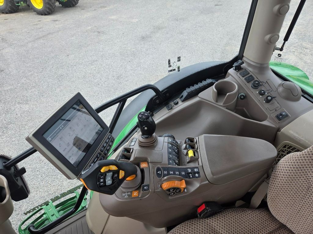 Tracteur chargeur JOHN DEERE 6130R - photo slide 5