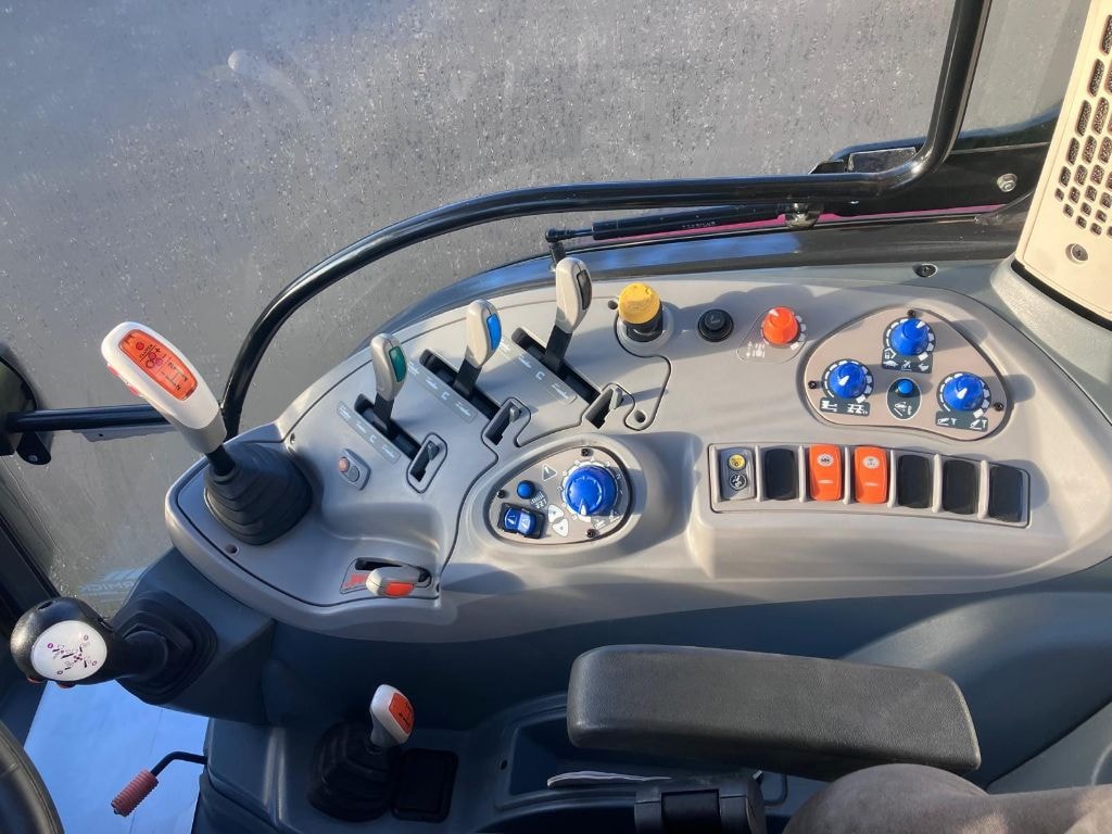 Tracteur chargeur MC CORMICK X5.100 - photo slide 28