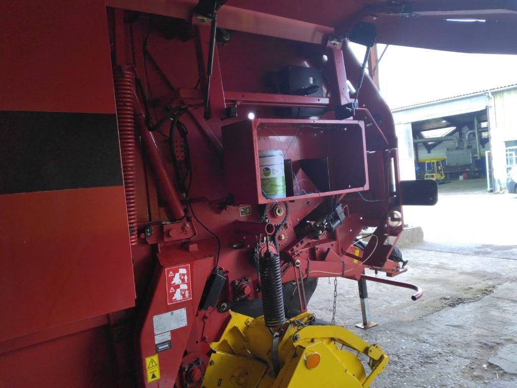 Presse balles rondes NEW HOLLAND BR 750 - photo slide 12