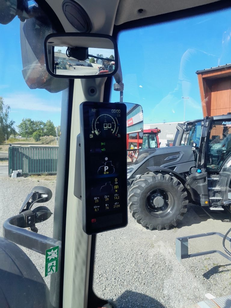 Tracteur VALTRA T175eH - photo slide 11