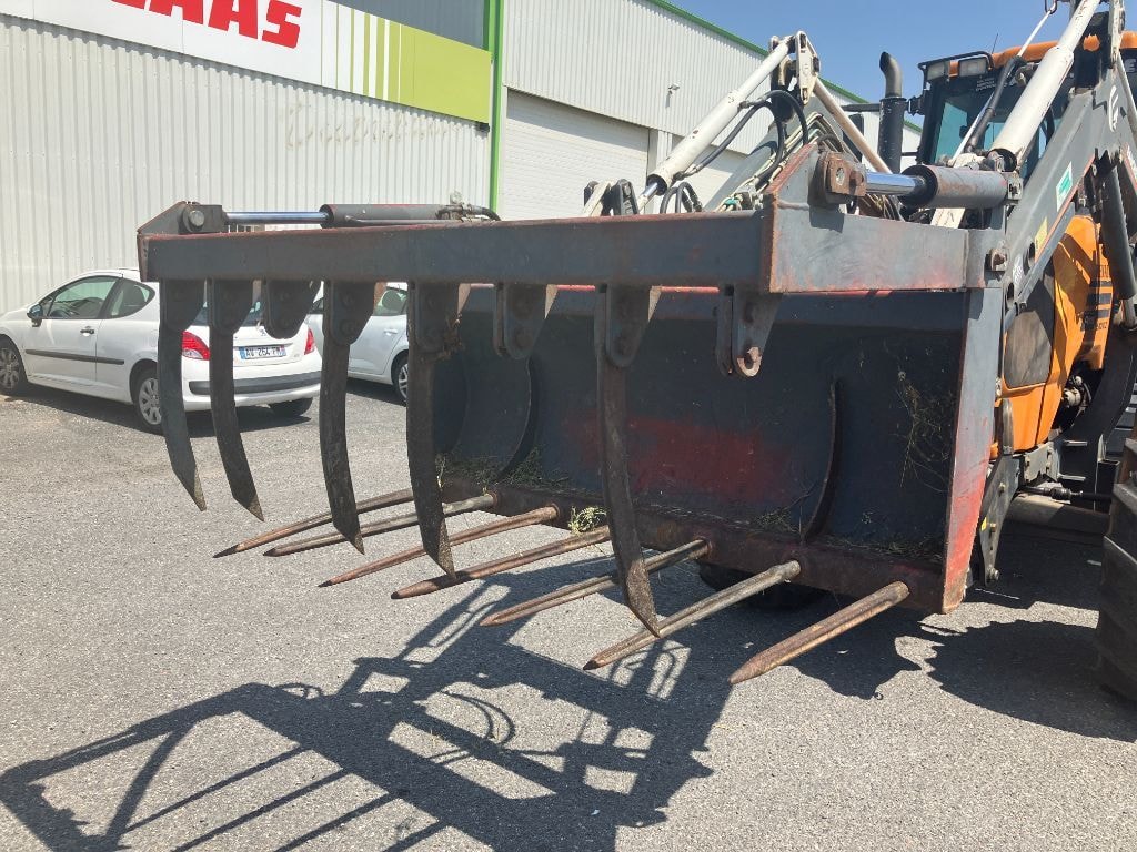 Tracteur chargeur RENAULT ARES 610 RZ - photo slide 24