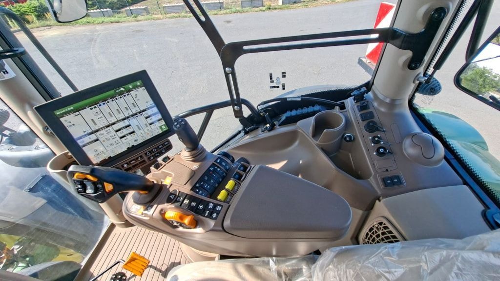 Tracteur JOHN DEERE 6250R - photo slide 10