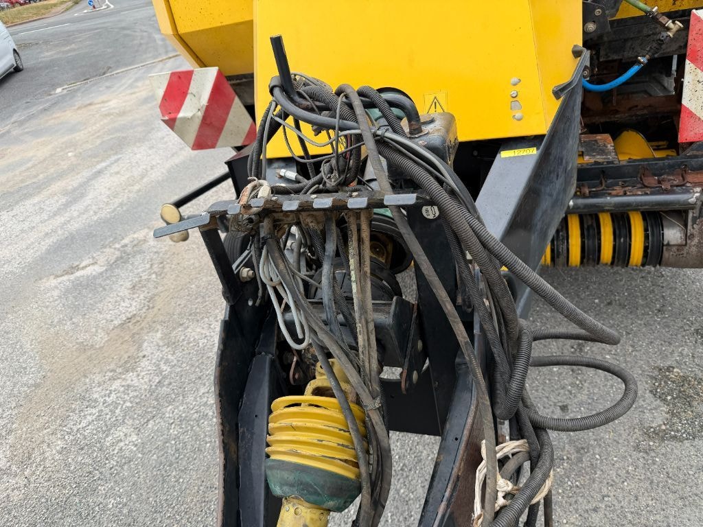 Presse haute densite NEW HOLLAND Bb 930 - photo slide 9