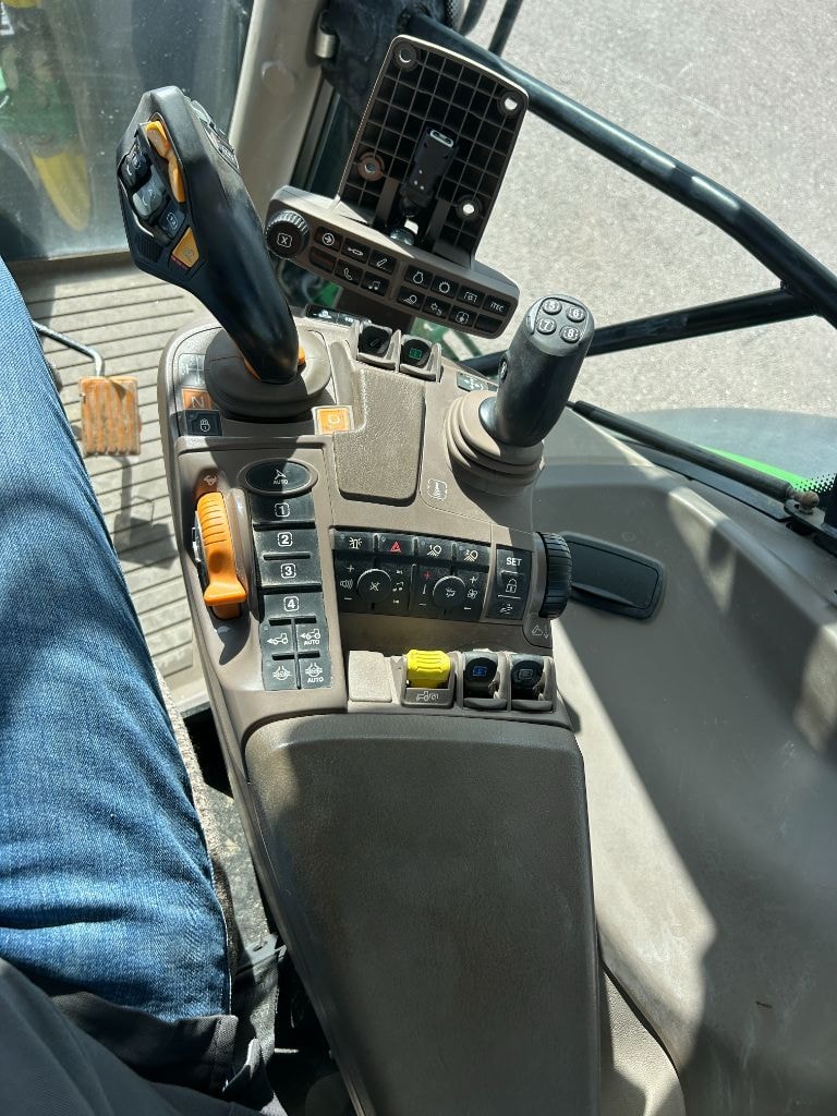 Tracteur JOHN DEERE 6215R - photo slide 9