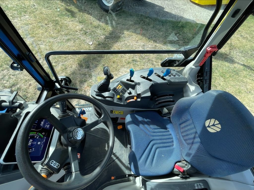 Tracteur fruitier NEW HOLLAND T4.90F - photo slide 11