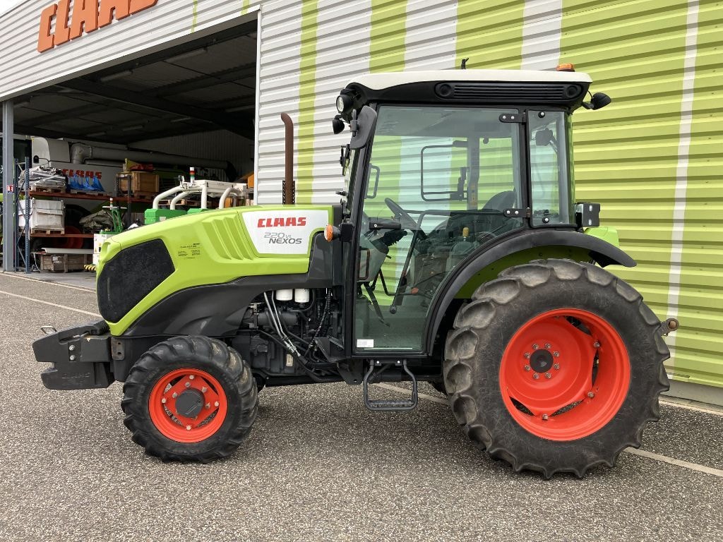 Tracteur etroit CLAAS NEXOS 220 VL - photo slide 2