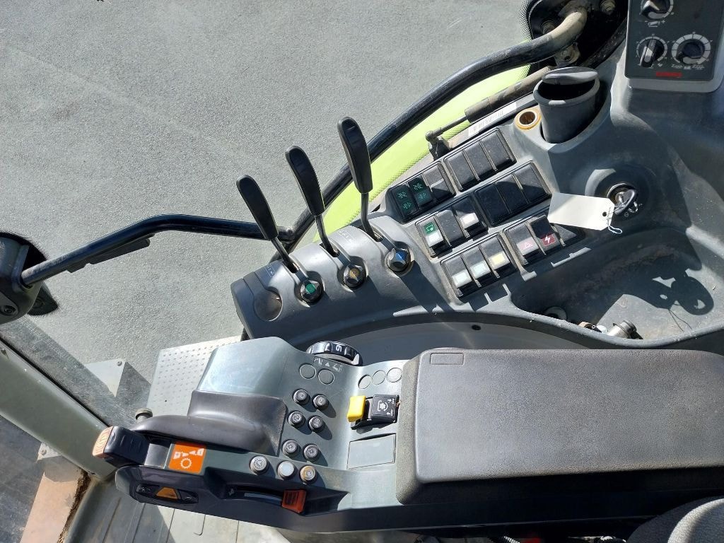 Tracteur CLAAS Arion 620 - photo slide 14