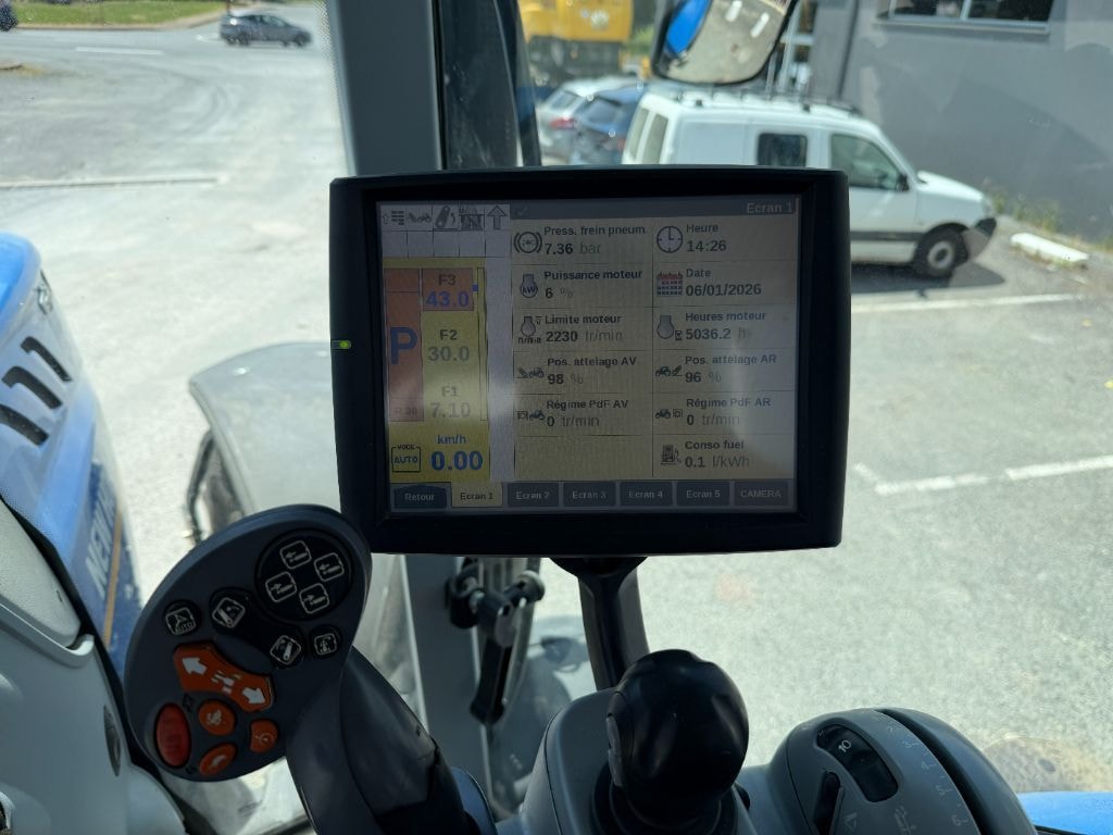 Tracteur NEW HOLLAND T7.245 AC       - photo slide 14