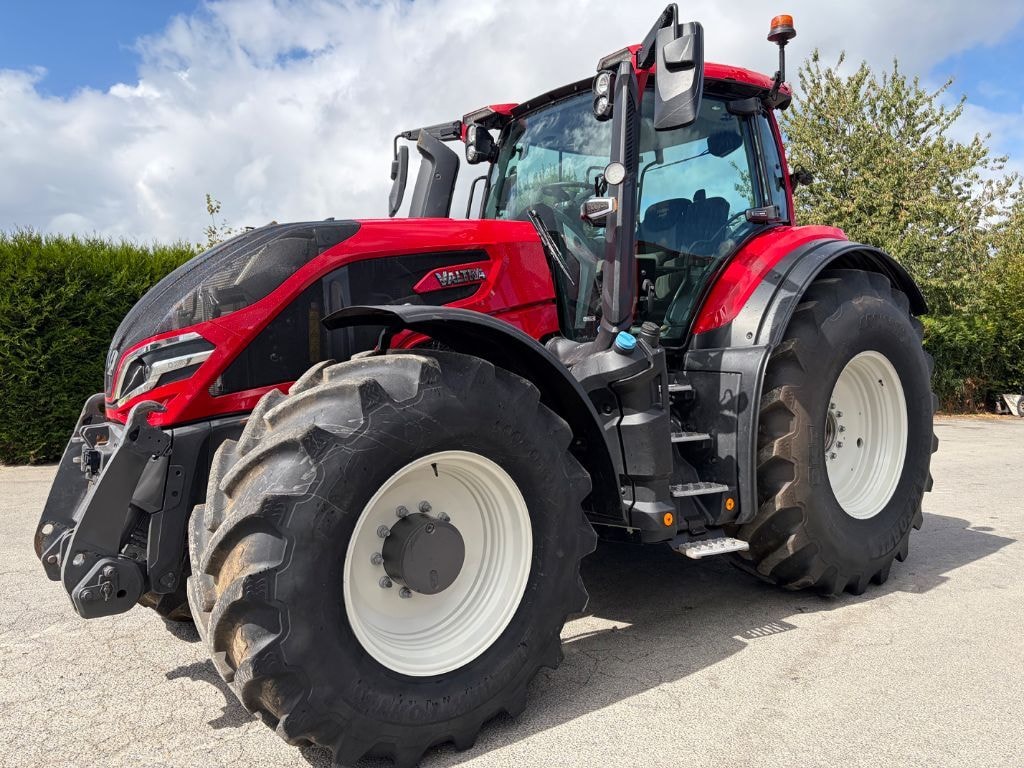Tracteur VALTRA Q245 - photo slide 1