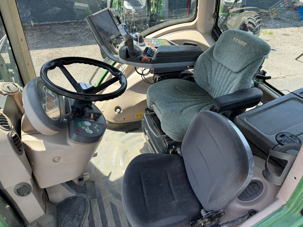 Tracteur FENDT 824 VARIO PROFI + - photo slide 21