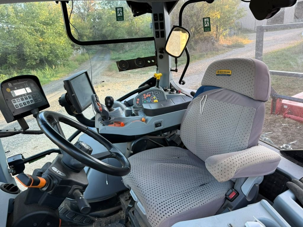 Tracteur NEW HOLLAND T6 145 Autocommand - photo slide 11