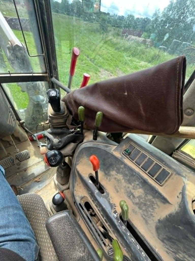 Tracteur CLAAS AXOS 340 - photo slide 18