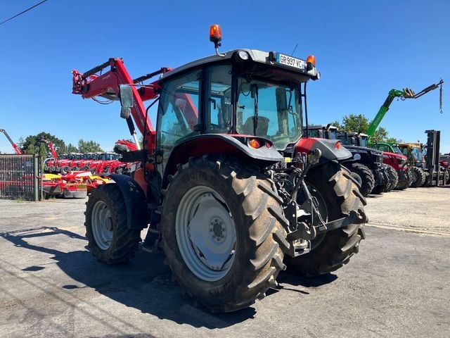 Tracteur chargeur MASSEY FERGUSON 5711M - photo slide 8