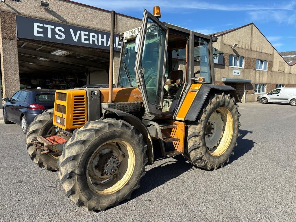 Tracteur RENAULT 103-14 - photo slide 1