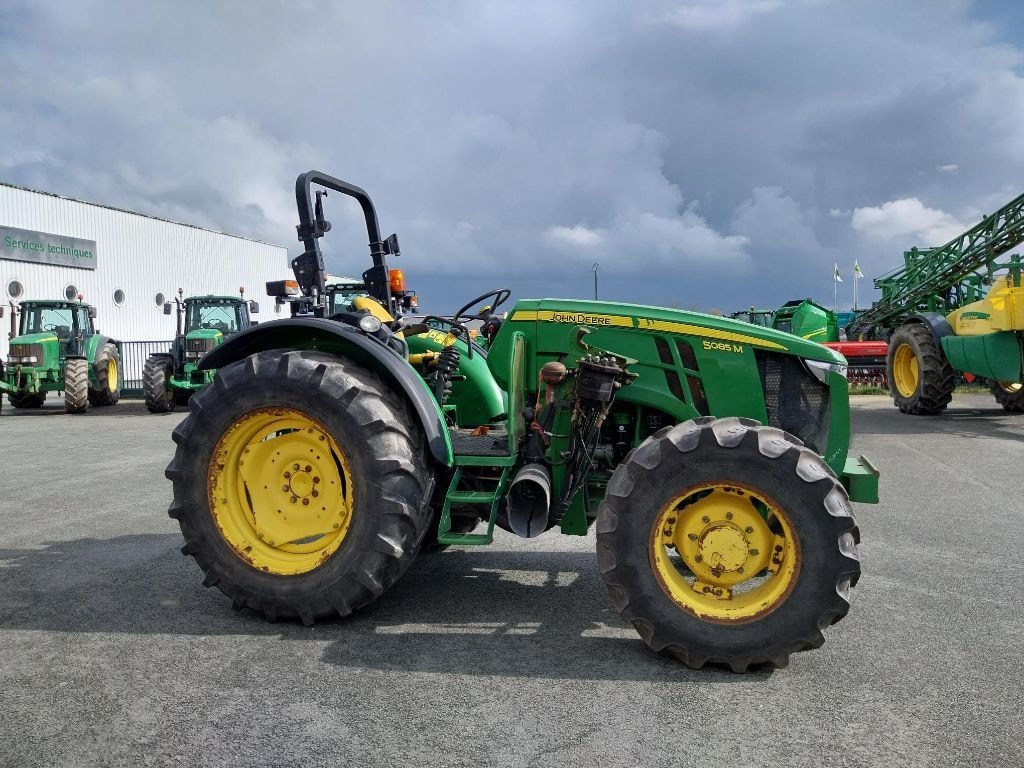 Tracteur JOHN DEERE 5085M - photo slide 2