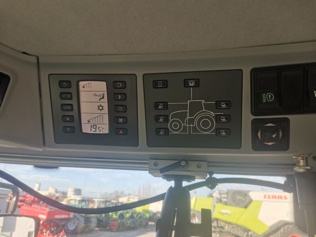 Tracteur CLAAS ARION 630 - photo slide 12