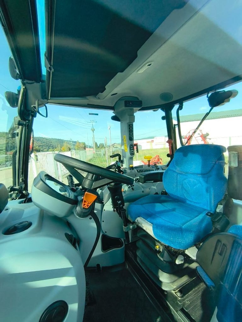 Tracteur chargeur NEW HOLLAND T5.105 EC - photo slide 12