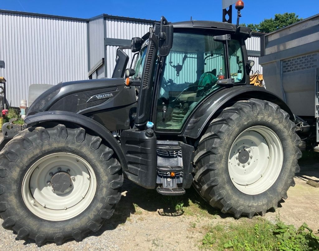 Tracteur VALTRA N174 DIRECT - photo slide 3