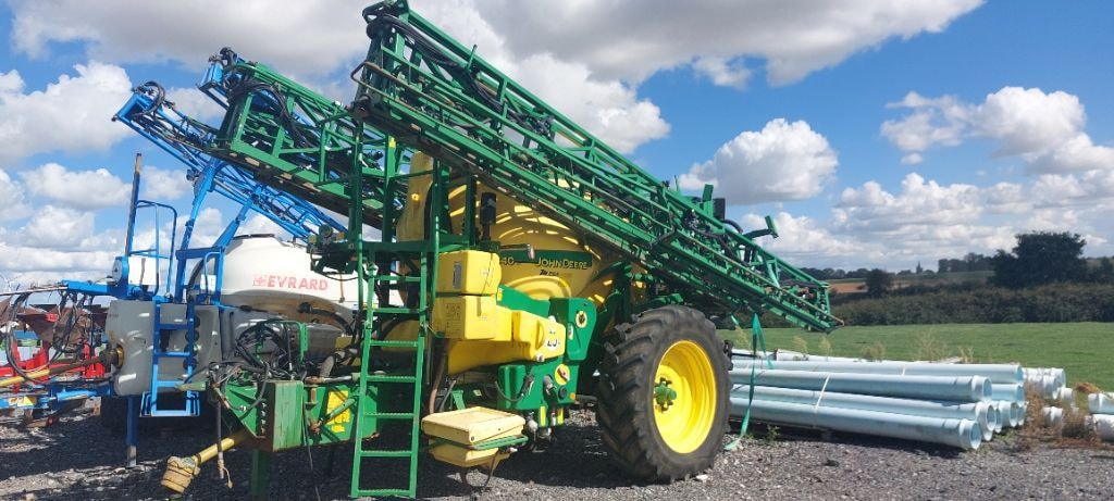 Pulverisateur JOHN DEERE 840I - photo slide 1
