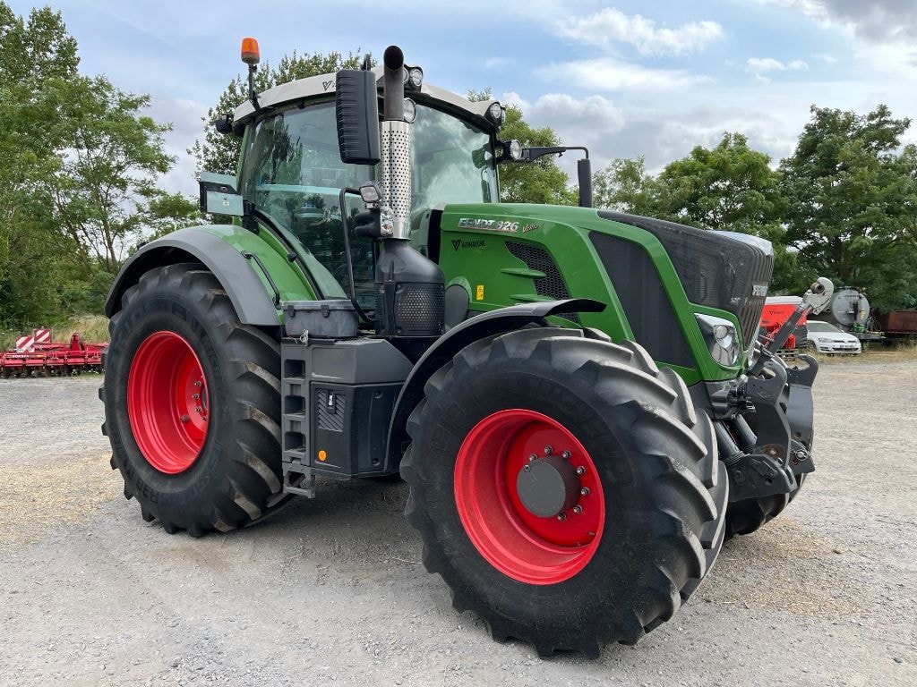 Tracteur FENDT 826 VARIO PROFI + - photo slide 2