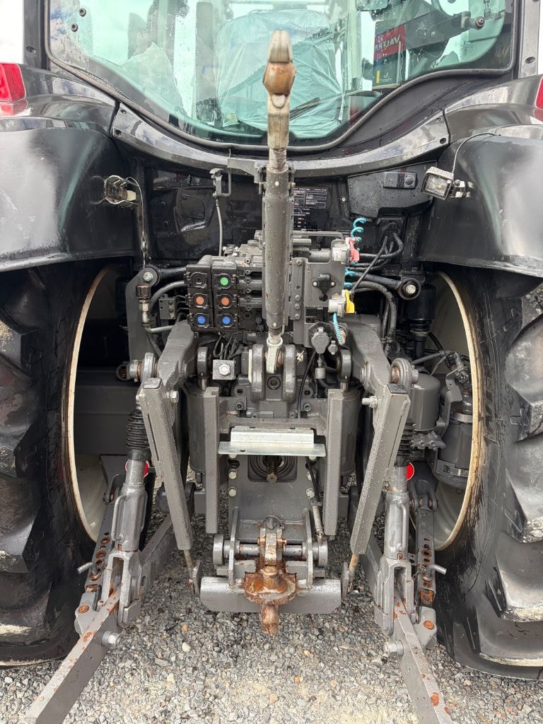 Tracteur chargeur VALTRA N135A - photo slide 10