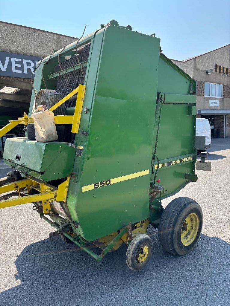 Presse balles rondes JOHN DEERE 550 - photo slide 13