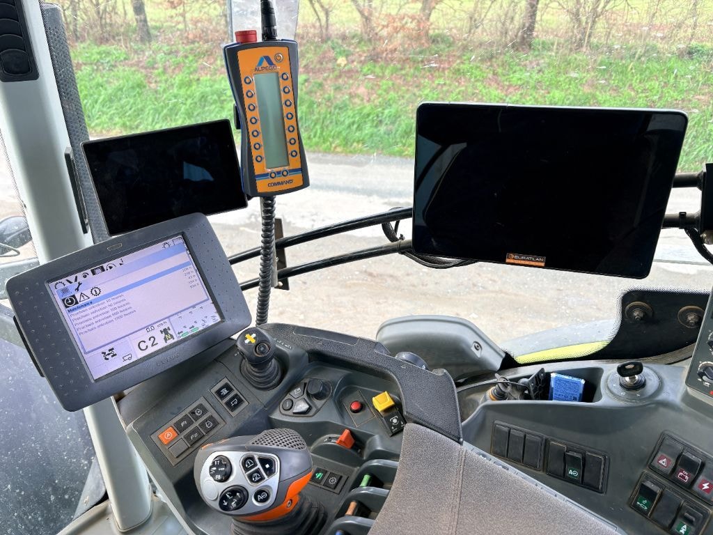 Tracteur CLAAS AXION 830 CEBIS - photo slide 9